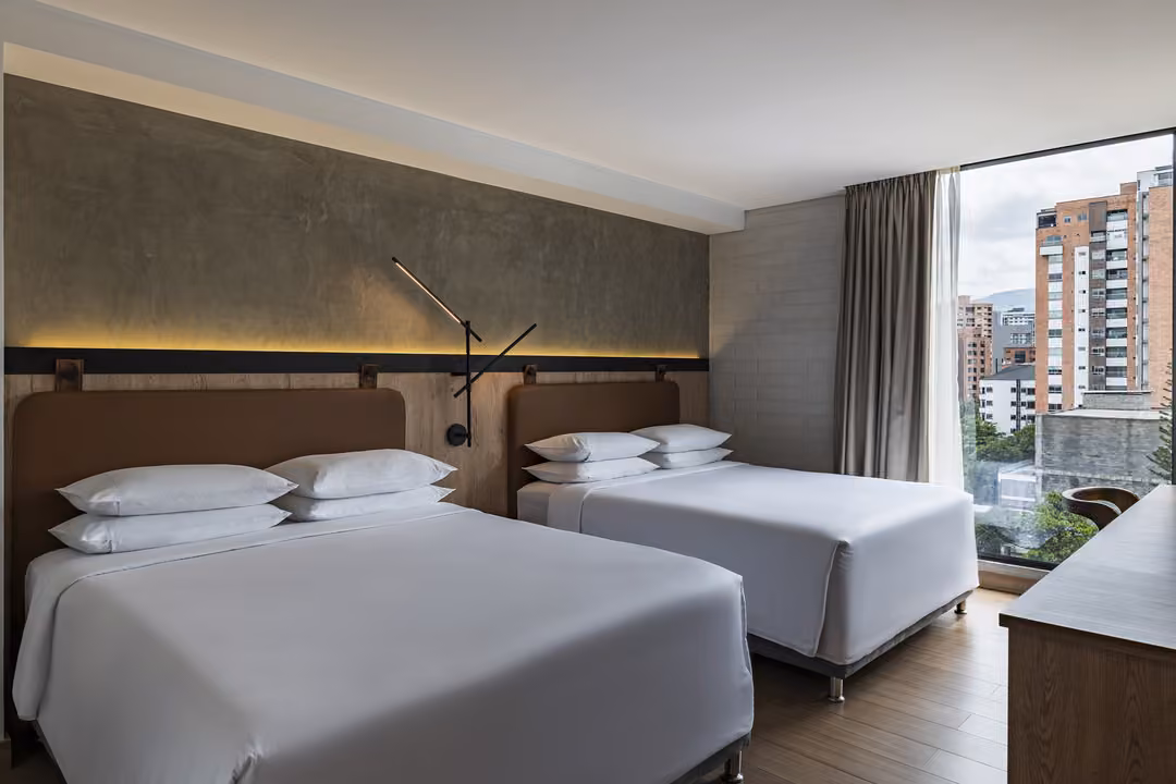 2 Queen Beds Premium